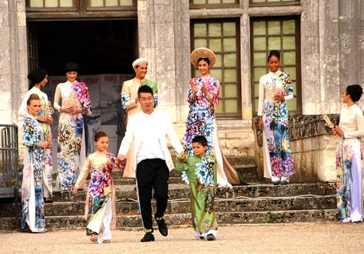 Vietnamese Ao dai graces stage at Chambord Castle - 6