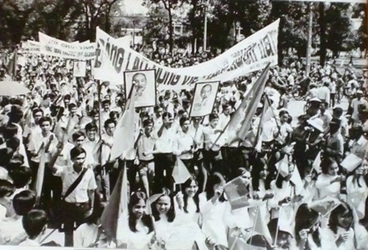 Historic moments of Reunification Day - 13