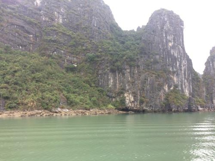 Public concerns over toxic chemical project near Ha Long Bay - 1