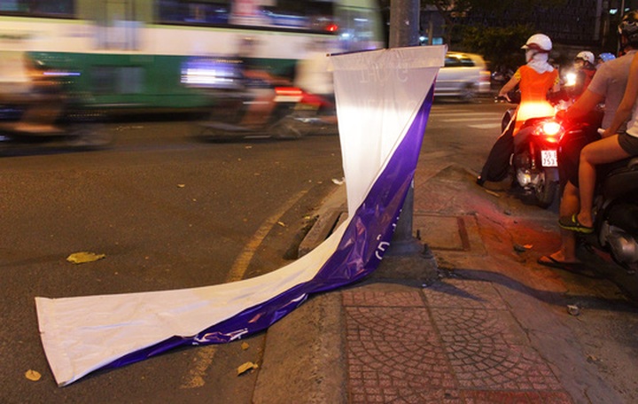 HCM City plastered in illegal advertising - 10 HCM City plastered in illegal advertising - 10