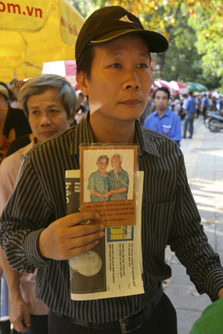 Moving photos at General Giap’s house on final tribute day - 4 Moving photos at General Giap’s house on final tribute day - 4