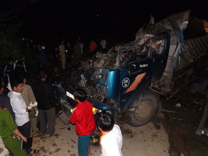 Car accident kills five in Lai Chau - 1