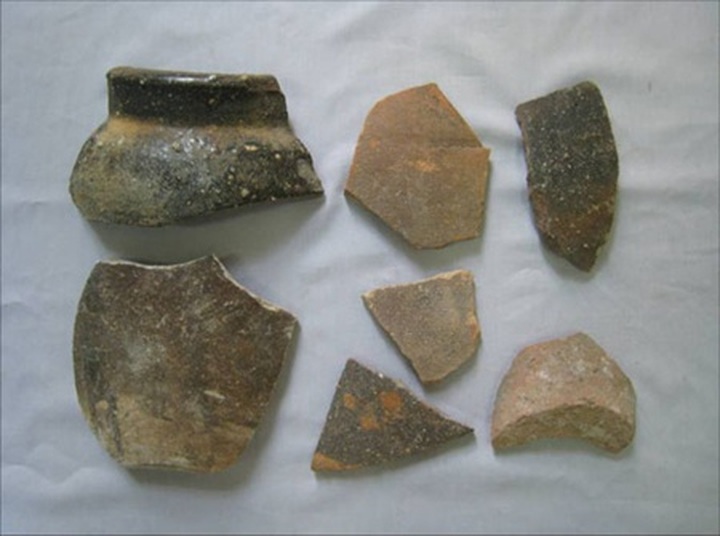 Archaeologists find prehistoric ceramic pieces in Truong Sa - 1