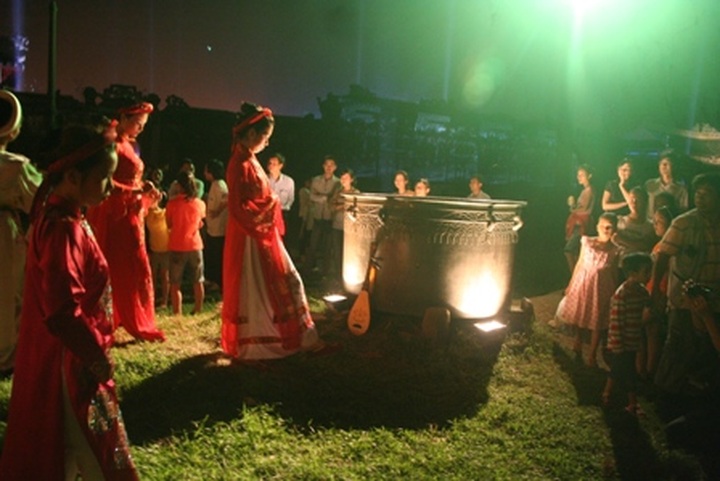 Night festival lights up Hue Royal Palace - 1 Night festival lights up Hue Royal Palace - 1