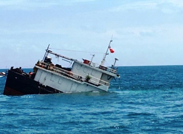 Thanh Hoa search for 15 missing fishermen - 1 Thanh Hoa search for 15 missing fishermen - 1