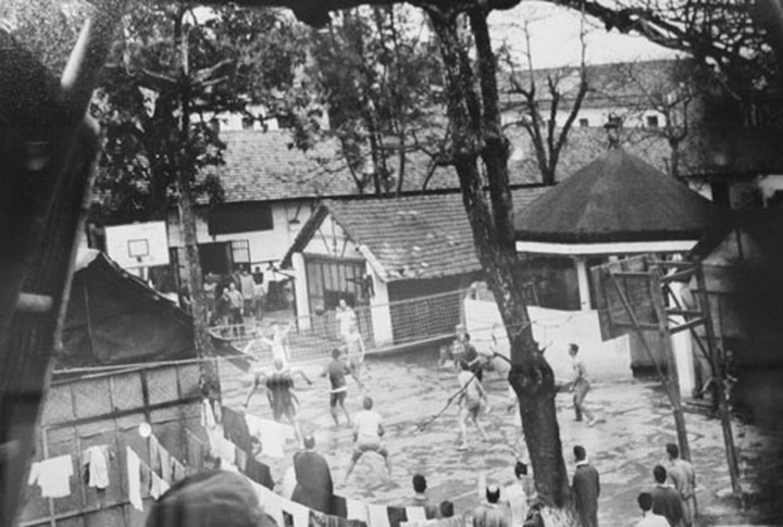 Vietnam War spotlighted at Hanoi photo exhibition - 13 Vietnam War spotlighted at Hanoi photo exhibition - 13