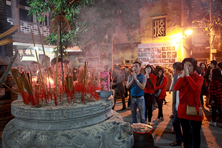 Firework displays welcome the Year of the Goat - 11