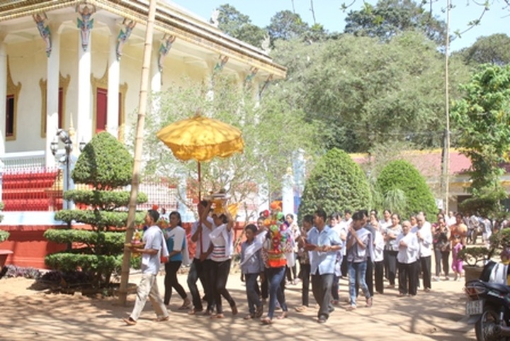 Pagoda in Tra Vinh well-known for wood carving - 3