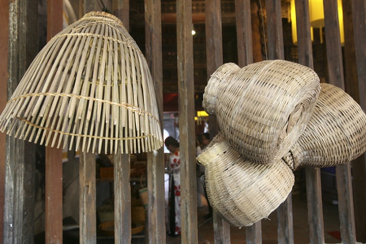 Exhibition features old Hanoi’s space - 12 Exhibition features old Hanoi’s space - 12