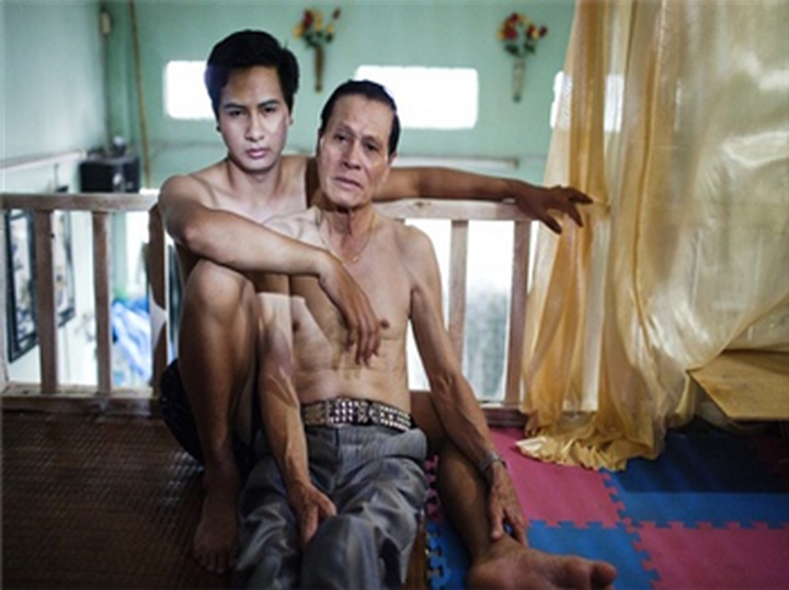 Vietnam thinks over momentous decision on same-sex marriage - 1