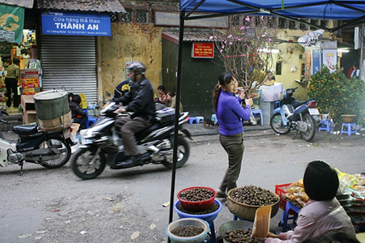 Tet atmosphere washes over Hanoi's streets - 9 Tet atmosphere washes over Hanoi's streets - 9