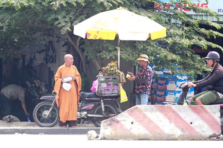 HCM City cracks down on beggars - 1 HCM City cracks down on beggars - 1