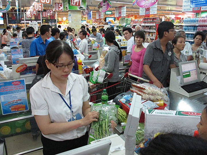 Vietnamese retailers worry as country opens market in 2015 - 1