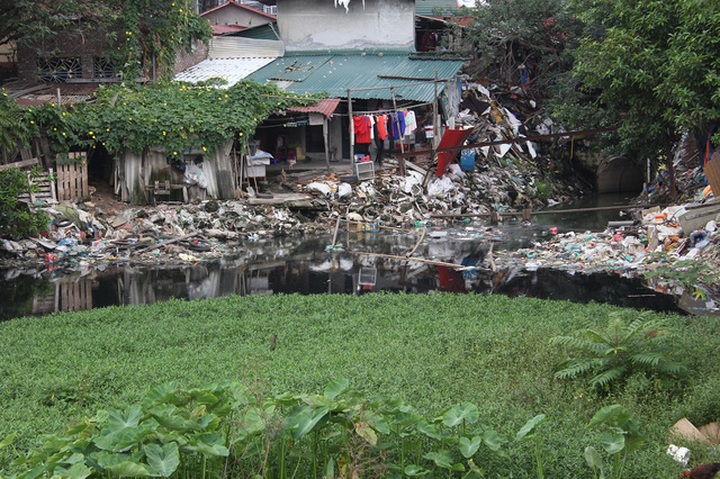 Hanoi's most polluted lake - 1