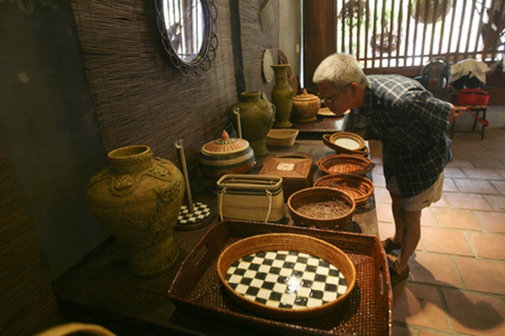 Exhibition features old Hanoi’s space - 13 Exhibition features old Hanoi’s space - 13