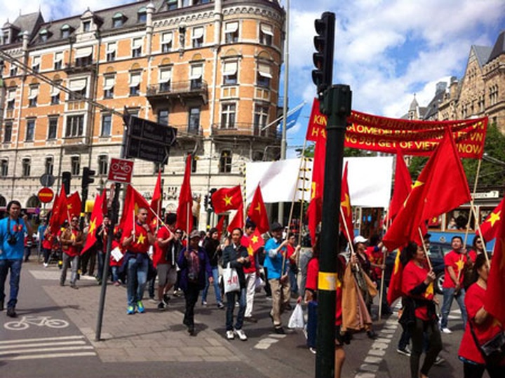 Vietnamese nationals in Scandinavia protest China - 3