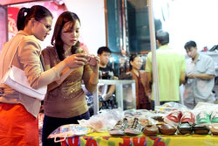 Retail sales leap 6.5% in first half - 1 Retail sales leap 6.5% in first half - 1