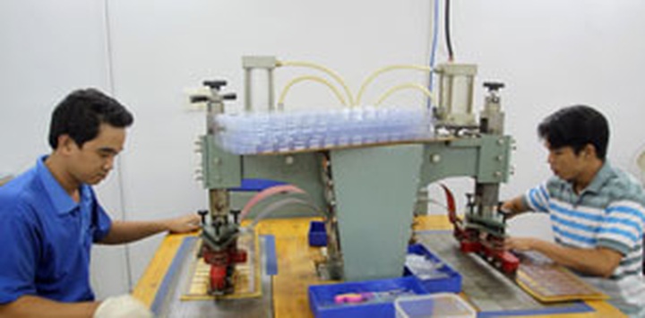 Banks begin charging fees on gold deposits - 1