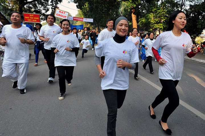 Around 10,000 people to run for Hanoi children - 1
