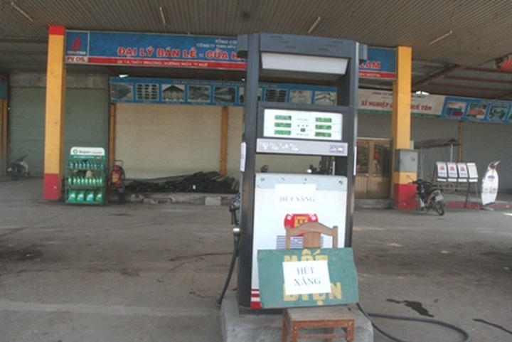 Petrol wholesalers put the squeeze on retailers - 3 Petrol wholesalers put the squeeze on retailers - 3