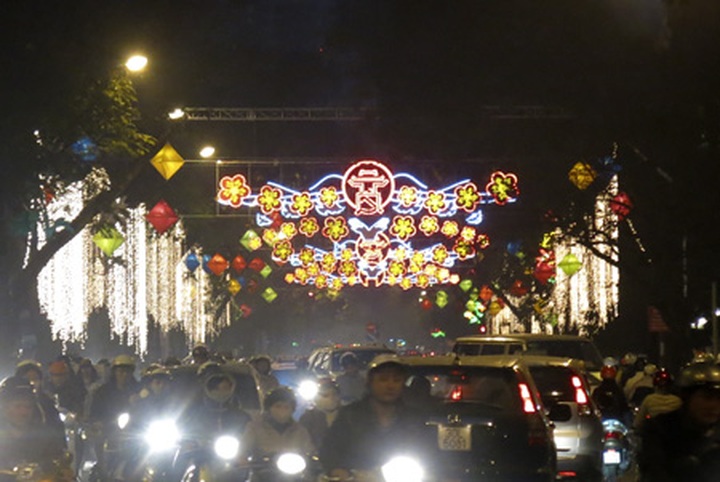 Hanoi prepares for Tet - 14