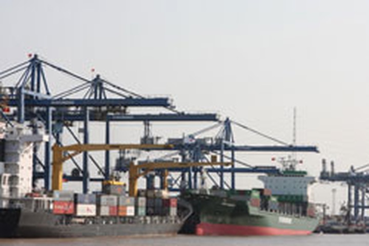 Trade deficit may shrink to $1b - 1