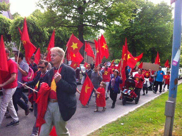 Vietnamese nationals in Scandinavia protest China - 4