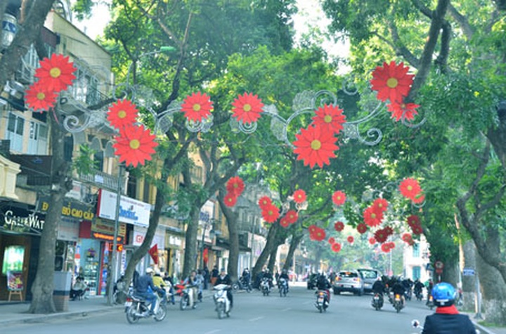 Cities smarten up for western New Year - 6