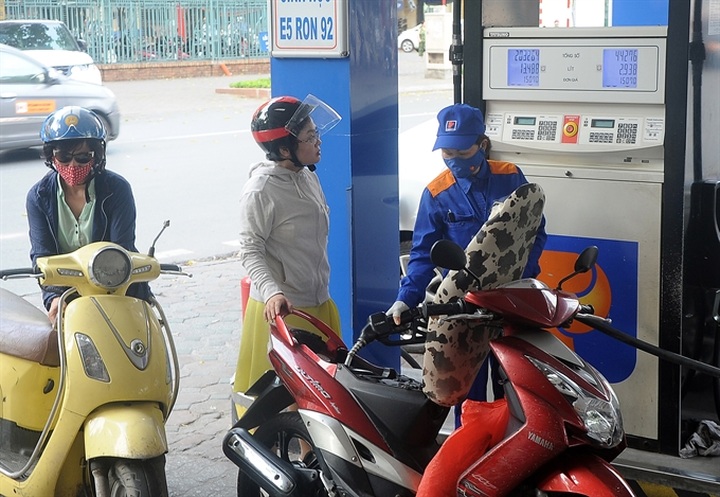 Petrol price plunges for 7th time - 1