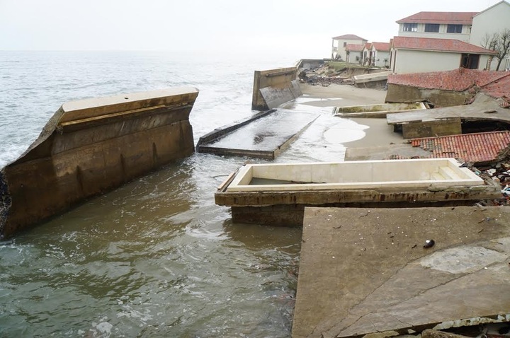 Erosion threatens Cua Dai Beach - 5