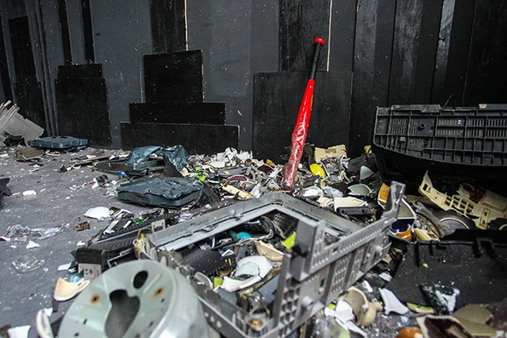 Fury room in Hanoi offers stress relief - 9 Fury room in Hanoi offers stress relief - 9