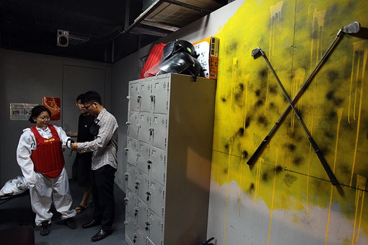 Fury room in Hanoi offers stress relief - 1 Fury room in Hanoi offers stress relief - 1