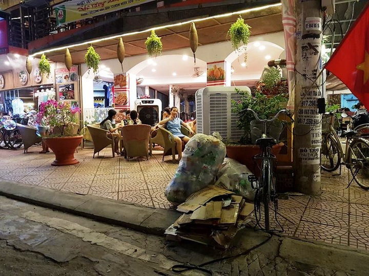 Tam Coc pedestrian street disappoints tourists - 4