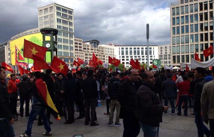 Overseas Vietnamese protest against Chinese oil rig - 12