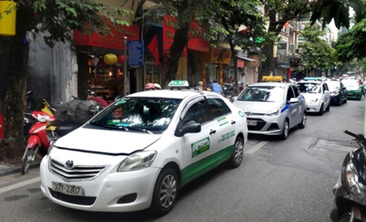 Taxi firms want Uber curbed - 1