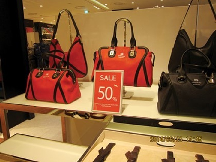 Lotte Centre Hanoi has a slump after its opening - 2