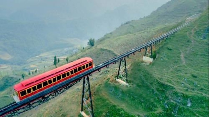 Mountain train from Sa Pa to Fansipan station opens - 1 Mountain train from Sa Pa to Fansipan station opens - 1