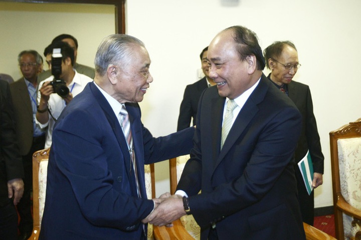 PM presents first prize at Vietnamese Talent Awards - 9