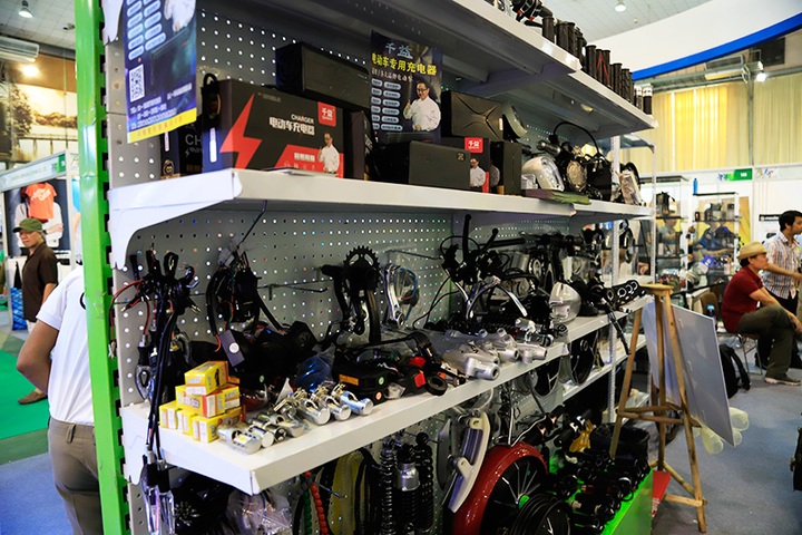 Old bikes displayed in Hanoi - 12