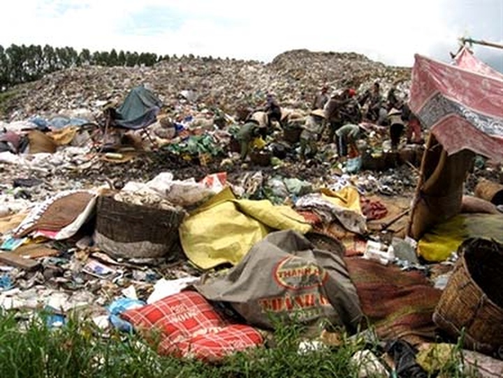 Can Tho unsure of where to dump rubbish - 1