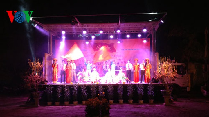 Revellers ring in Lunar New Year across Vietnam - 16