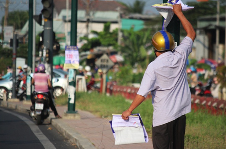 HCM City plastered in illegal advertising - 6 HCM City plastered in illegal advertising - 6