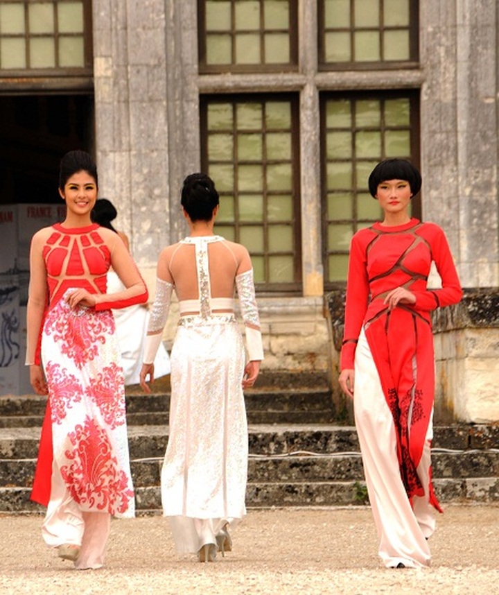 Vietnamese Ao dai graces stage at Chambord Castle - 9