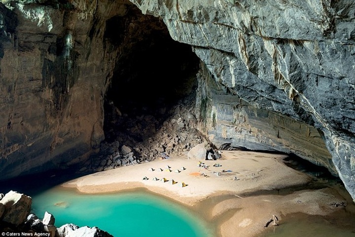 Daily Mail- Hang En a world's third largest cave - 1 Daily Mail- Hang En a world's third largest cave - 1