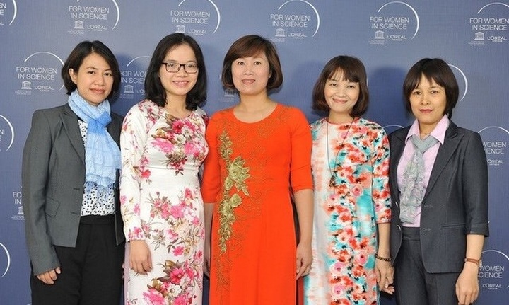 Five Vietnamese female scientists win L'Oreal-UNESCO awards - 1