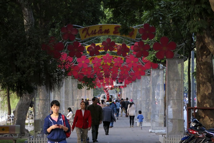 Hanoi prepares for Tet - 2