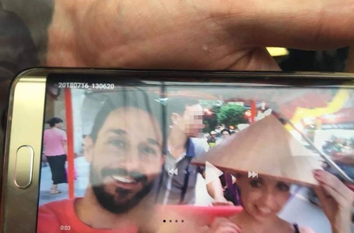 Hanoi cyclo driver denies votive money cheat accusations - 1 Hanoi cyclo driver denies votive money cheat accusations - 1