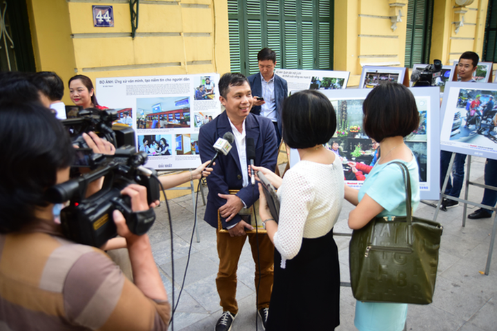 Photo exhibition features Hanoian lifestyles - 1