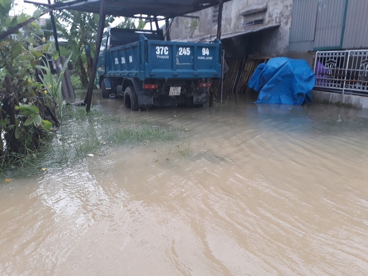 Seven die in Nghe An floods, many areas isolated - 2 Seven die in Nghe An floods, many areas isolated - 2