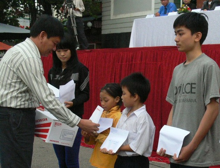 Vietnam tries to raise traffic safety awareness - 12
